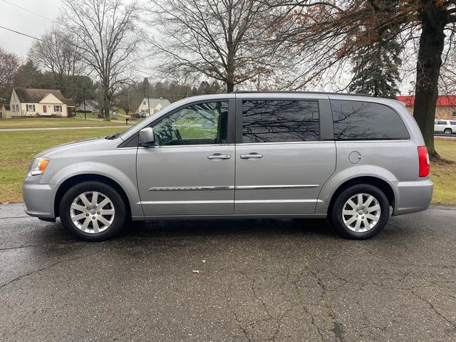 Chrysler Town & Country's photo