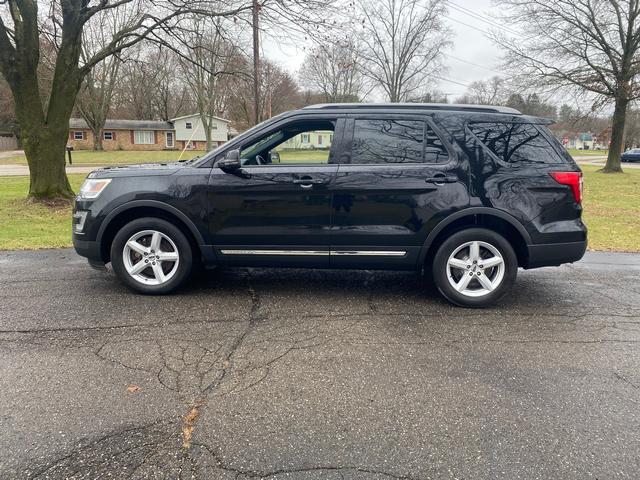 Ford Explorer's photo